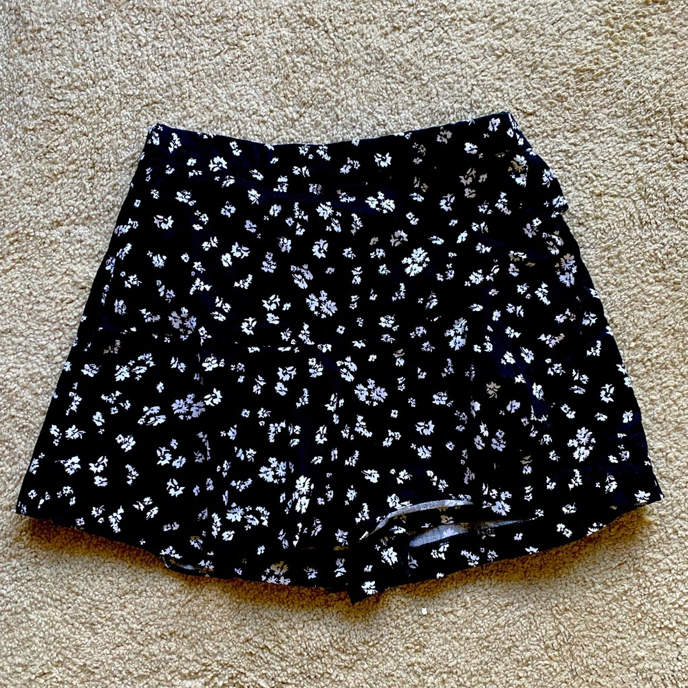 Zara Black and White Floral Skort